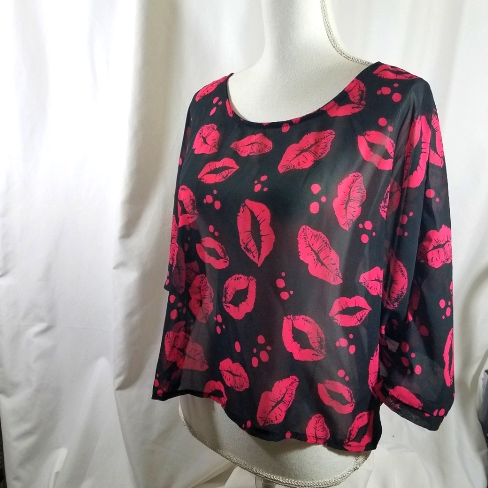 Ali & Kris Lips Top M